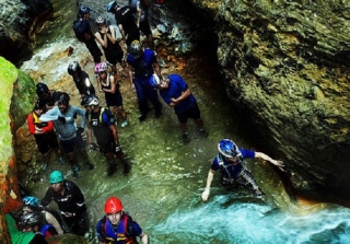  Wandern in der Schlucht 